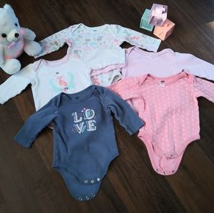Bundle of 5 bodysuits and 3 pants